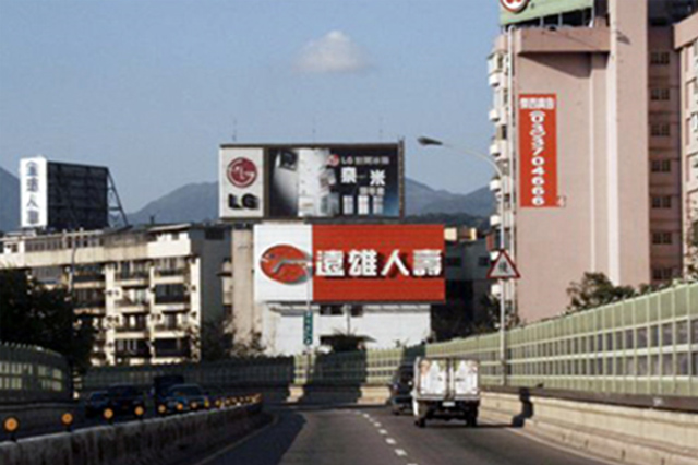 電視牆廣告、燈箱廣告與城市戶外看板